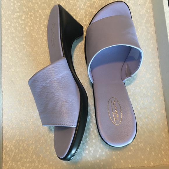 Talbots Wide Band Kaiser Sliders - Picture 2 of 5